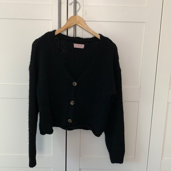 🎉 BOGO! 2/$12! Urban Outfitters Sweater - Picture 1 of 7